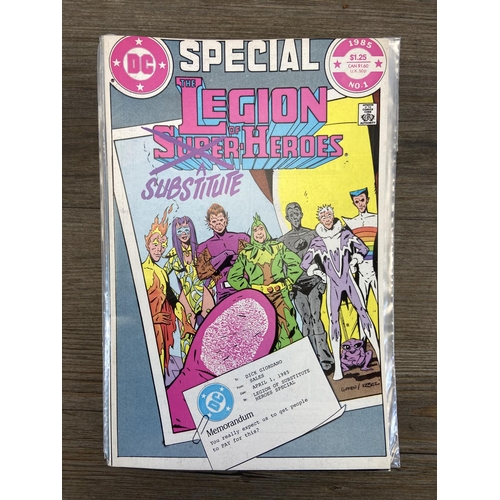 466 - Approx. two hundred DC comics. Includes Legion of Super-Heroes (vol.1) #270 and #283, Legion of Supe... 