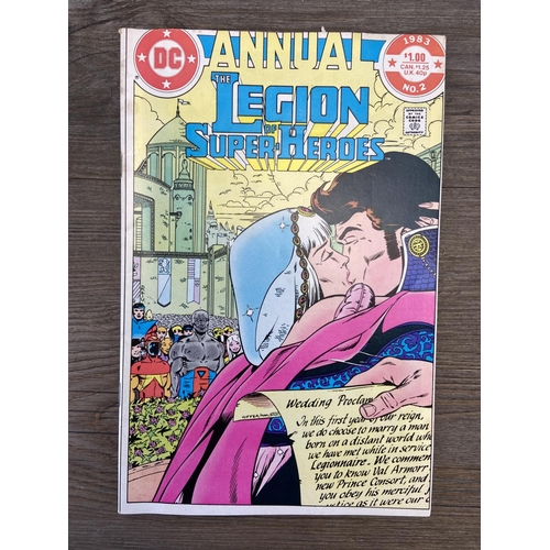 466 - Approx. two hundred DC comics. Includes Legion of Super-Heroes (vol.1) #270 and #283, Legion of Supe... 