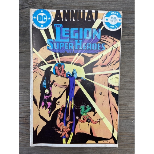 466 - Approx. two hundred DC comics. Includes Legion of Super-Heroes (vol.1) #270 and #283, Legion of Supe... 