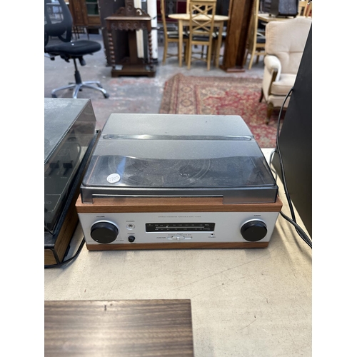 550 - Three items, one Grundig RF111GB LW/MW/VHF radio, one Fidelity UA10 two-speed autochanger turntable ... 