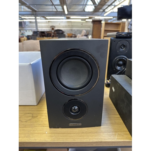 556 - A pair of Mission LX-2 6Ω two-way bookshelf hi-fi speakers