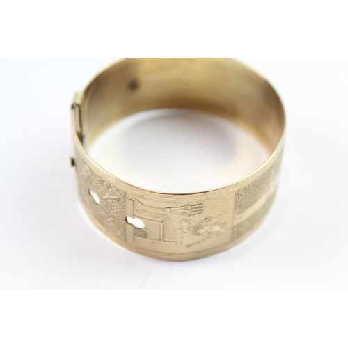 2082 - An Egyptian Revival rolled gold bangle with adjustable size - approx. gross weight 31g