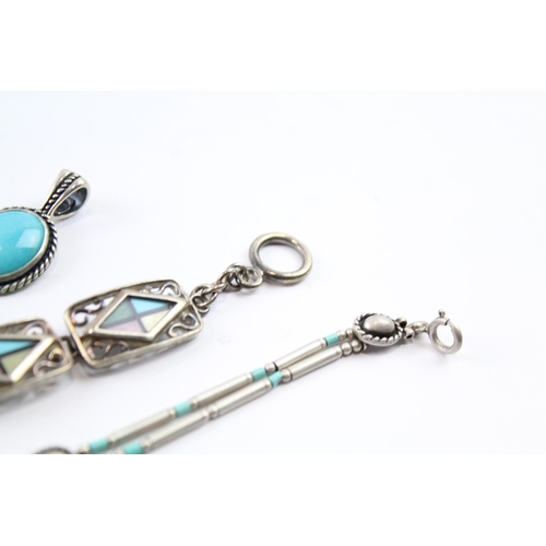 2086 - Five pieces of Native American sterling silver jewellery to include two turquoise pendants etc. - ap... 