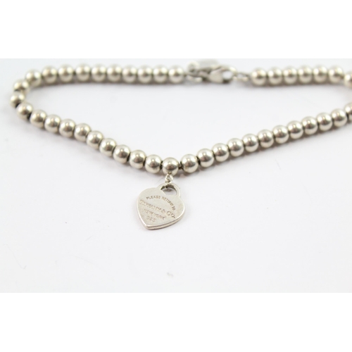 2093 - A Tiffany & Co Sterling silver beaded bracelet with heart charm - approx. gross weight 6g