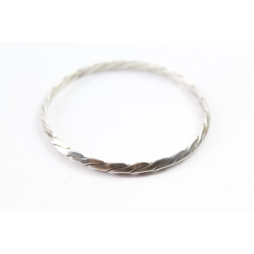 2098 - A Tiffany & Co sterling silver twisted rope knife edge bangle - approx. gross weight 16g