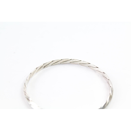 2098 - A Tiffany & Co sterling silver twisted rope knife edge bangle - approx. gross weight 16g