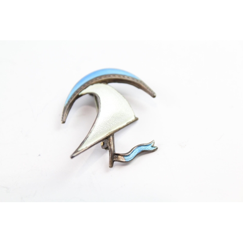 2100 - A Norwegian Ivar T Holth sterling silver and enamel ship brooch - approx. gross weight 4g