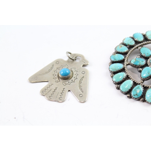 2103 - Three pieces of Native American sterling silver jewellery to include turquoise brooch etc. - approx.... 