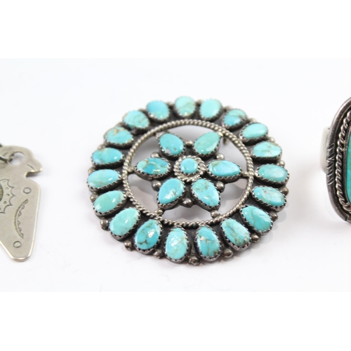 2103 - Three pieces of Native American sterling silver jewellery to include turquoise brooch etc. - approx.... 