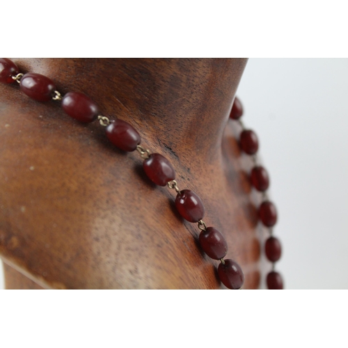 2110 - A cherry Bakelite beaded necklace with internal streaking - approx. gross weight 23.6g