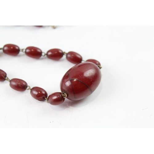 2110 - A cherry Bakelite beaded necklace with internal streaking - approx. gross weight 23.6g