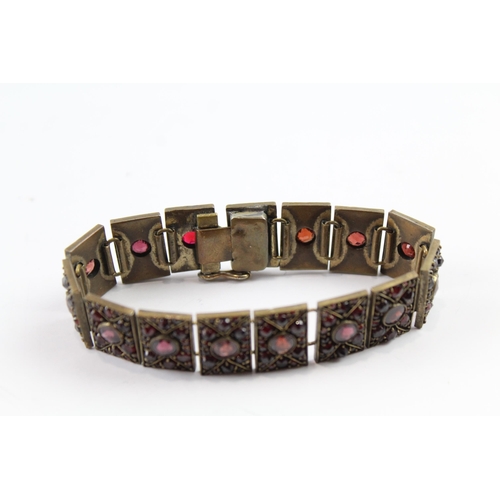 2111 - A Bohemian garnet panel bracelet