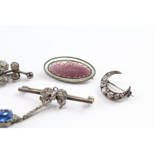 2113 - Four sterling silver brooches to include paste, enamel etc. - approx. gross weight 17g