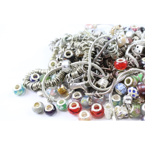 2120 - A collection of bracelets and loose charms to include beaded, glass etc.