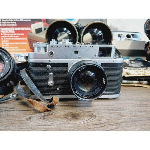 252 - A collection of vintage items to include boxed Pentacon Penti SL-System compact camera with instruct... 