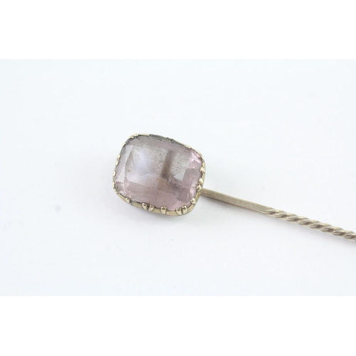 2004 - An amethyst set stick pin with 9ct gold head and low carat pin - approx. gross weight 2.4g