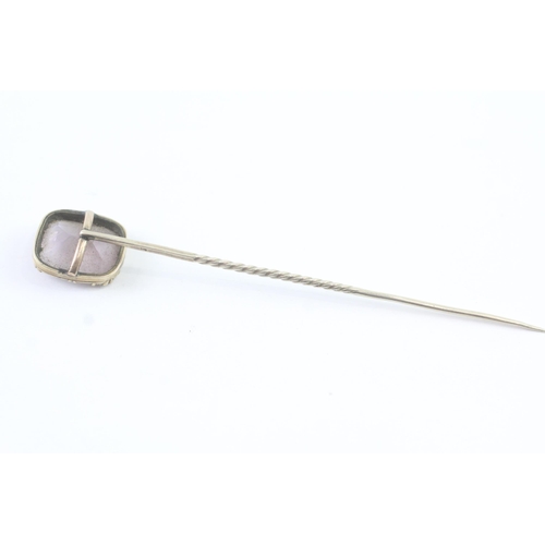 2004 - An amethyst set stick pin with 9ct gold head and low carat pin - approx. gross weight 2.4g