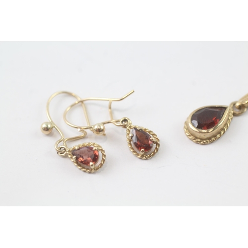 2028 - A  9ct gold garnet drop earring and necklace set - approx. gross weight 2.5g