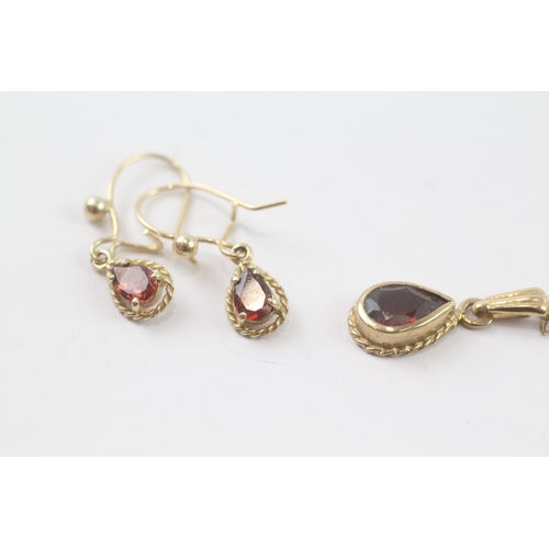 2028 - A  9ct gold garnet drop earring and necklace set - approx. gross weight 2.5g