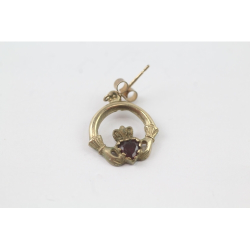 2034 - A pair of 9ct gold garnet claddah drop earrings - approx. gross weight 2.3g