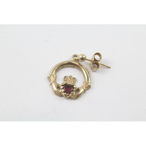 2034 - A pair of 9ct gold garnet claddah drop earrings - approx. gross weight 2.3g