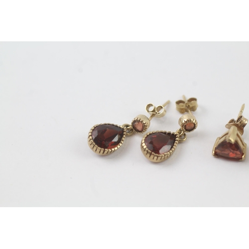 2041 - Two pairs of 9ct gold garnet drop and stud earrings - approx. gross weight 3.1g