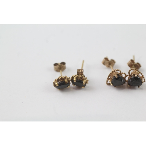 2043 - Two pairs of 9ct gold sapphire stud earrings - approx. gross weight 1.6g