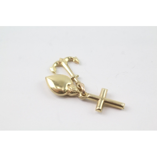 2044 - A 9ct gold love, faith and hope charm - approx. gross weight 1.6g