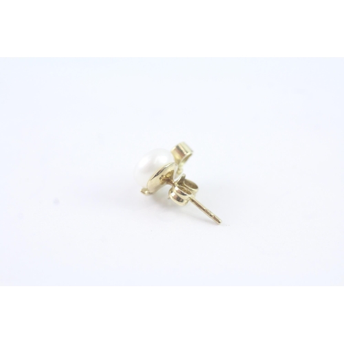 2052 - A pair of 9ct gold cultured pearl and CZ stud earrings - approx. gross weight 1.4g