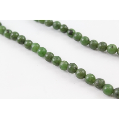 2055 - A nephrite beaded necklace with 9ct gold clasp - approx. gross weight 40.3g