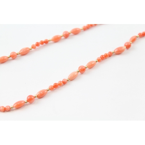 2062 - A mixed cut coral bead necklace with 9ct gold clasp - approx. gross weight 8.1g