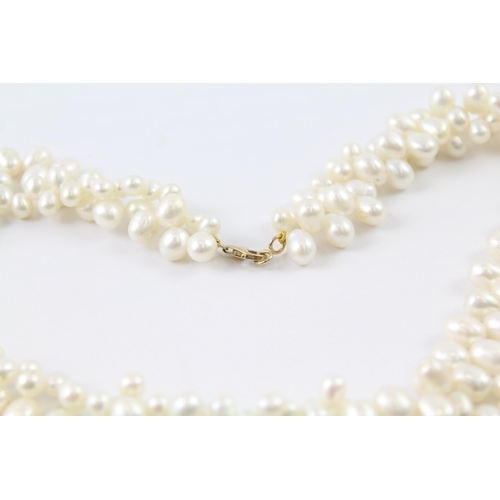 2067 - A cultured pearl necklace with 9ct gold clasp - approx. gross weight 96.6g