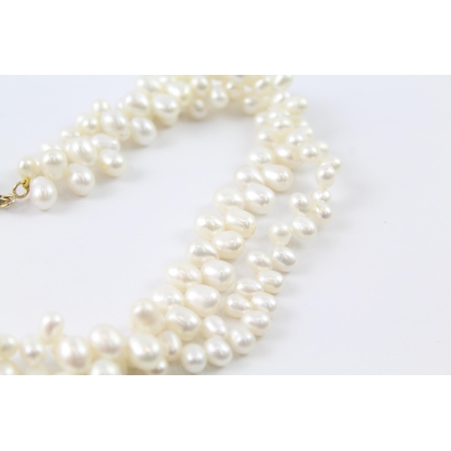 2067 - A cultured pearl necklace with 9ct gold clasp - approx. gross weight 96.6g