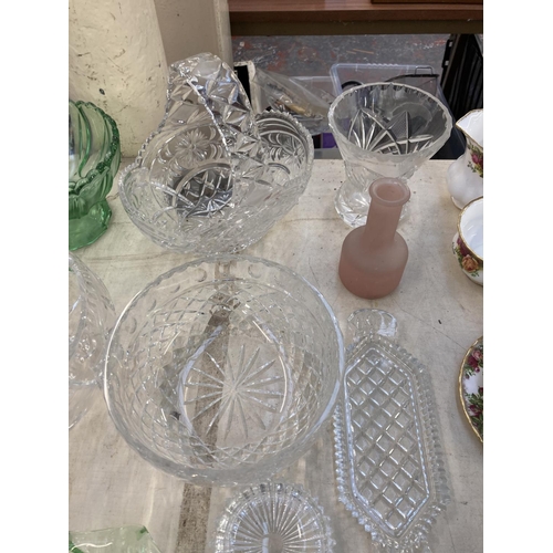 1269 - A collection of glassware to include Depression glass, cut crystal etc.