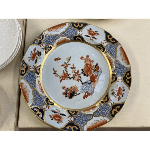 1292 - Thirty two pieces of Spode ceramics to include Red Currant hand painted plate, three Spode's Bridal ... 