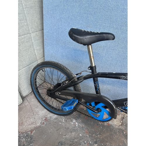 1554 - A Muddy Fox Fracture BMX