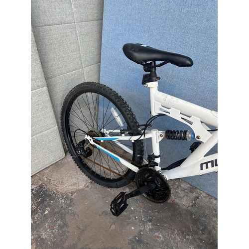 1555 - A Muddy Fox men's mountain bike