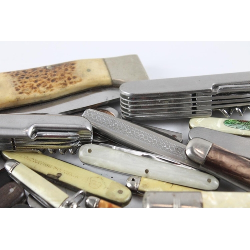 2286 - A collection of vintage pocket knives