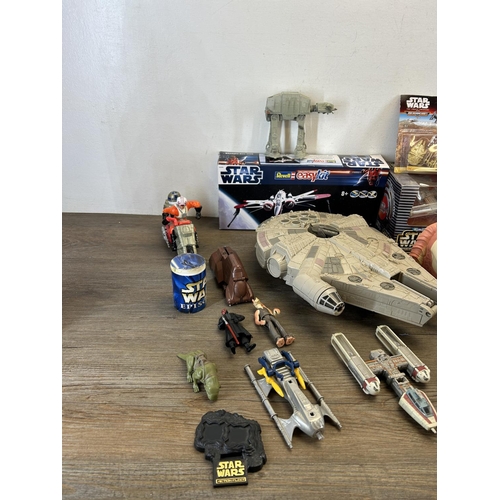 1332 - A collection of Star Wars items to include Revell Easy Kit Darth Maul's Sith Infiltrator, Micro Mach... 