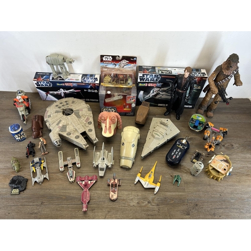 1332 - A collection of Star Wars items to include Revell Easy Kit Darth Maul's Sith Infiltrator, Micro Mach... 