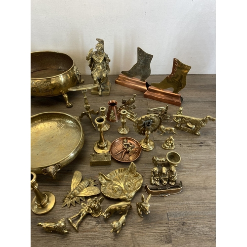 1311 - A collection of metalware to include cast iron doorstop, brass and copper shoe doorstop, brass oval ... 