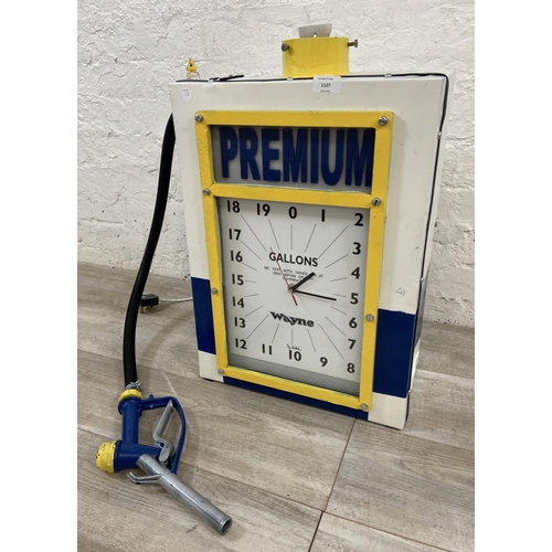 1127 - A mid 20th century Wayne fuel station petrol pump - approx. 63cm high x 46cm wide x 21cm deep