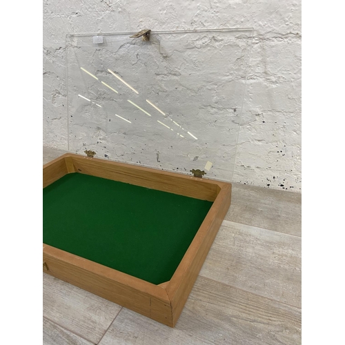 1155 - A stained hardwood table top display case with acrylic top and green felt interior - approx. 8.5cm h... 