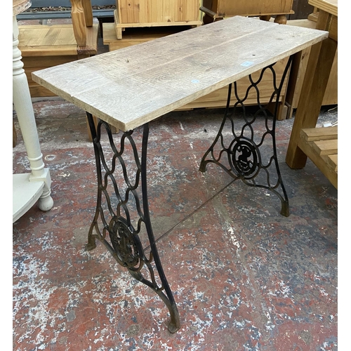 1157 - A late 19th/early 20th century Singer cast iron sewing machine table base with later added pine top ... 