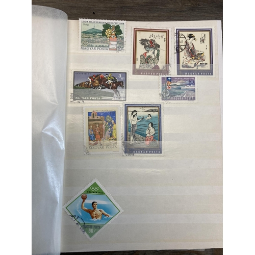 1404 - A collection of worldwide stamps