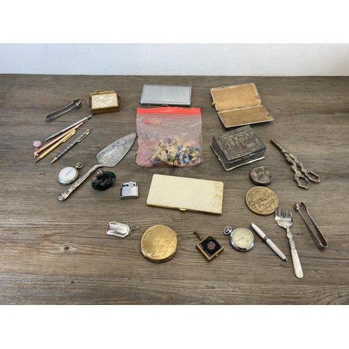 1433 - A collection of items to include Victorian silver plated grape scissors, Mosda 500 automatic lighter... 