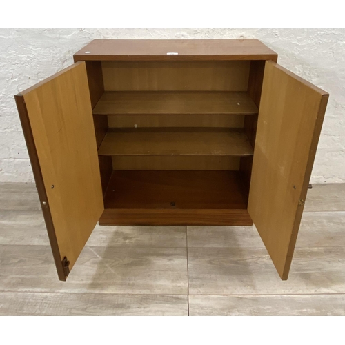 1175 - A mid 20th century walnut cabinet - approx. 78cm high x 69cm wide x 28cm deep