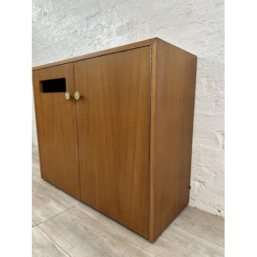 1186 - A mid 20th century oak veneer and plywood record cabinet with fitted interior - approx. 75cmn high x... 