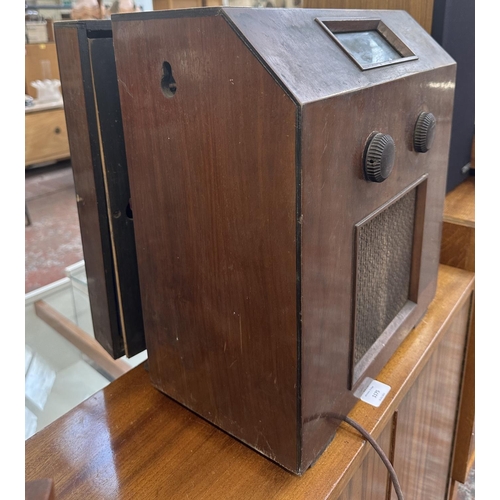 1506 - A mid 1930s Burndept Ltd. five valve, two-band table top radio