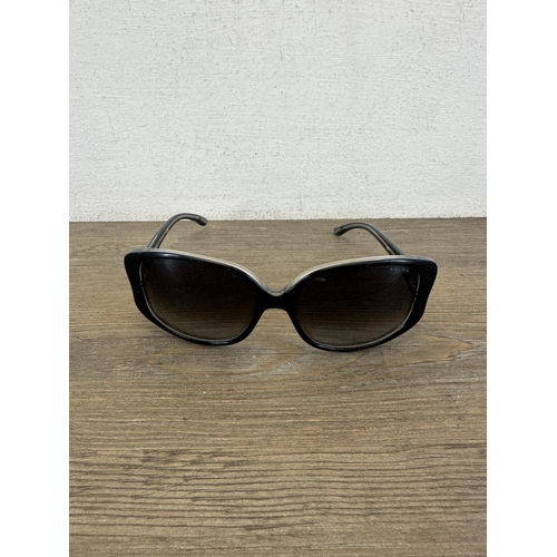 1370 - A pair of ladies sunglasses